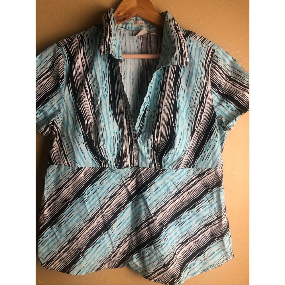 Fiorlini Internacional Stretch v neck Blouse 
Size L
